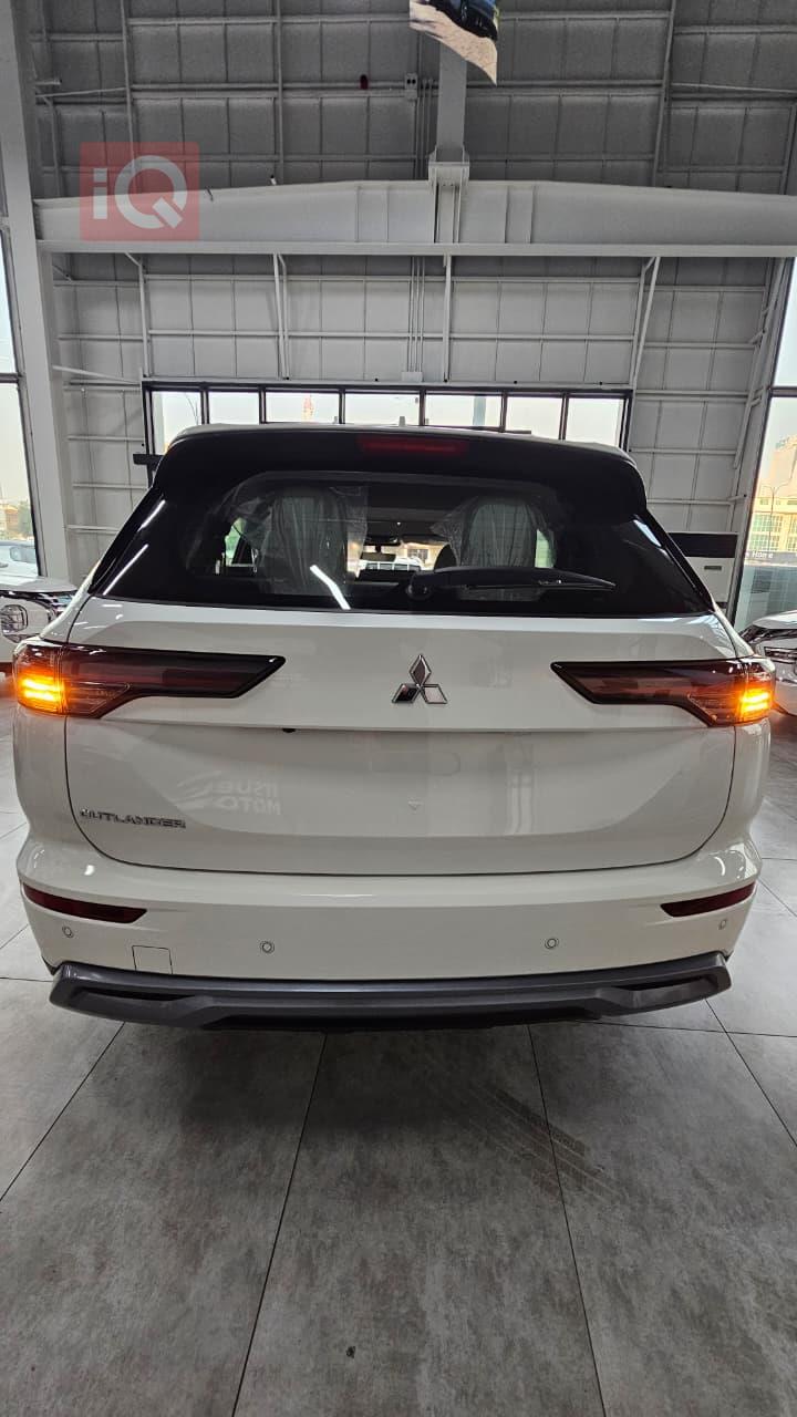 ميتسوبيشي اوتلاندر